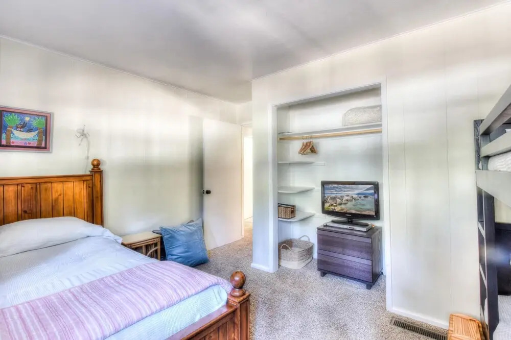 Firefly  - Walk To Beach 3 Bedroom Cabin by RedAwning