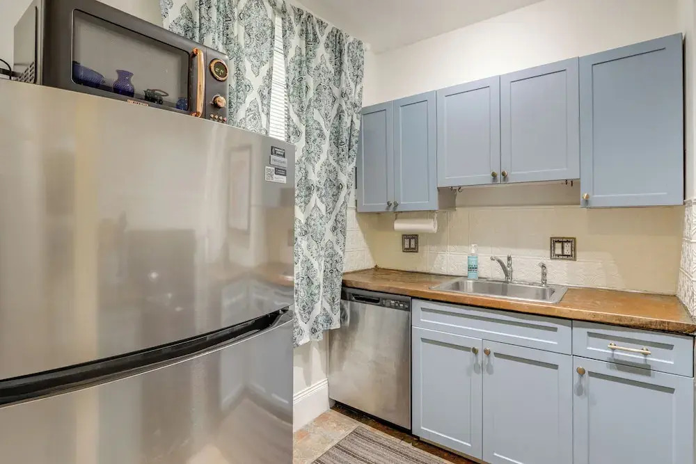 1 Mi to Dtwn Providence: East Side Retreat!