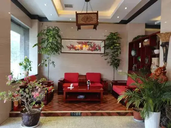 Jun Yi Chain Hotel (Danfeng Railway Station Branch)