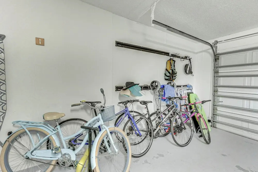 Pet-friendly Home w/ Pool, Close to Venice Beaches