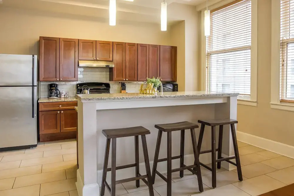 FRONTDESK Hibernia Tower Apts Downtown New Orleans