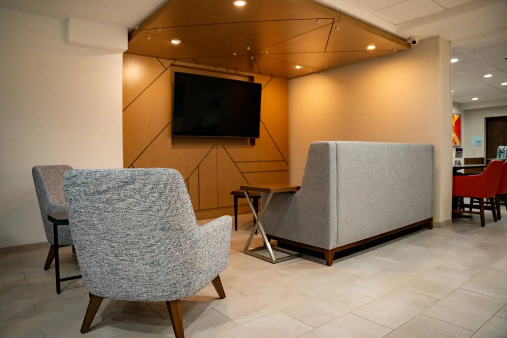 Comfort Inn & Suites Brandywine Valley