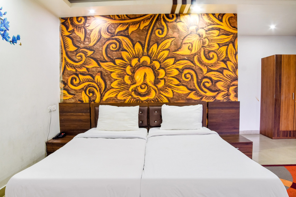 FabHotel IR Luxaria
