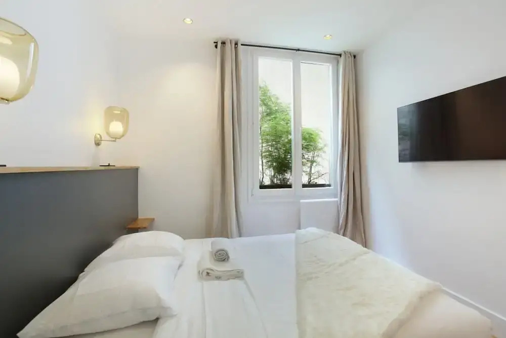 Elegant Apartment at the Palais Royal Opera
