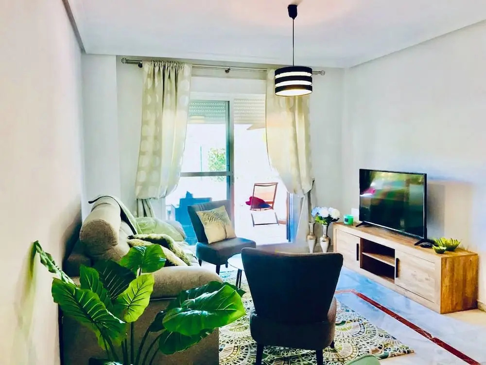 Leisure Joy Nueva Andalucia by Rafleys - Beautiful Newly Refurbished 2BR Garden Suite in Lorcrimar