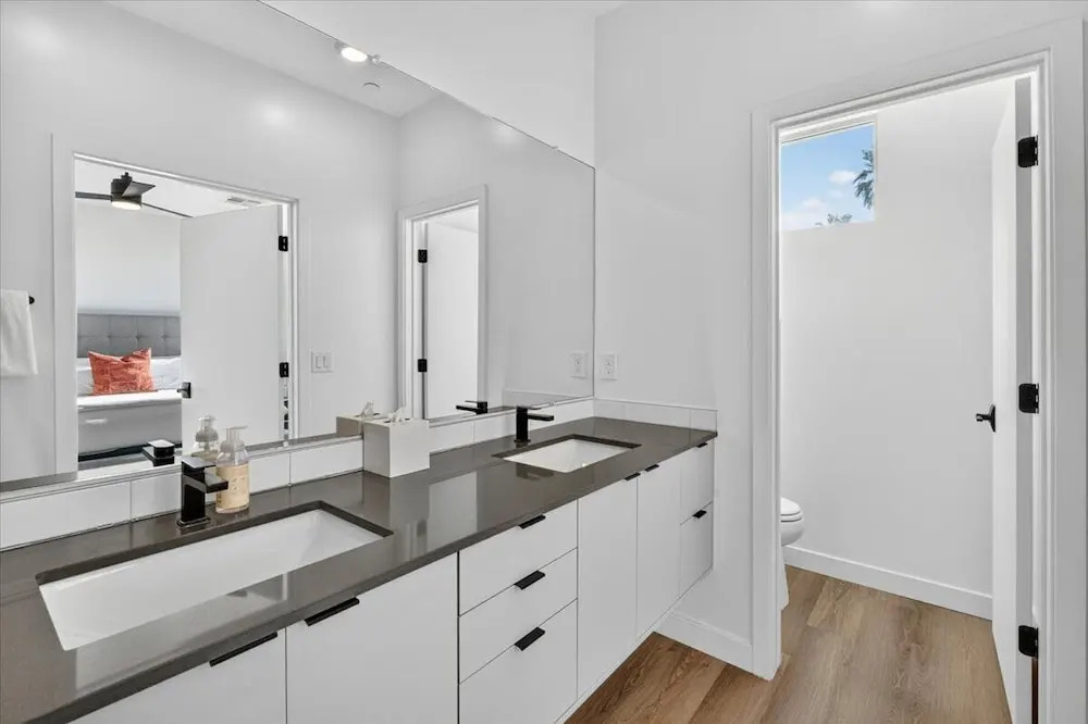 Desert Escape Townhome - Pool & Gym