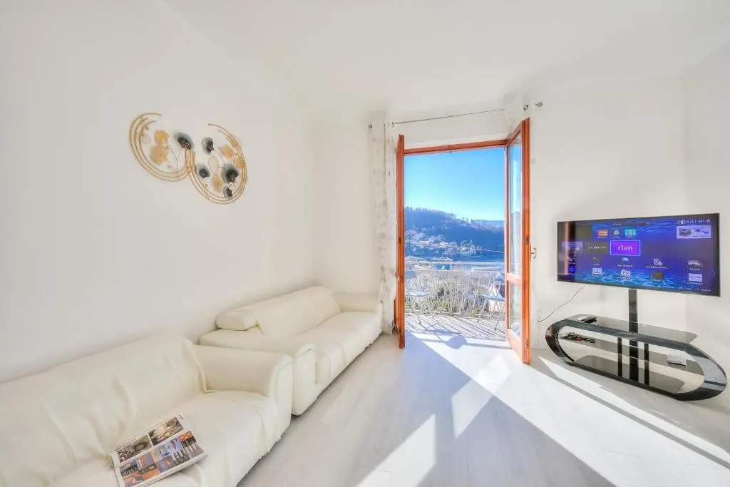 Sunny Apartment Lake View Laveno