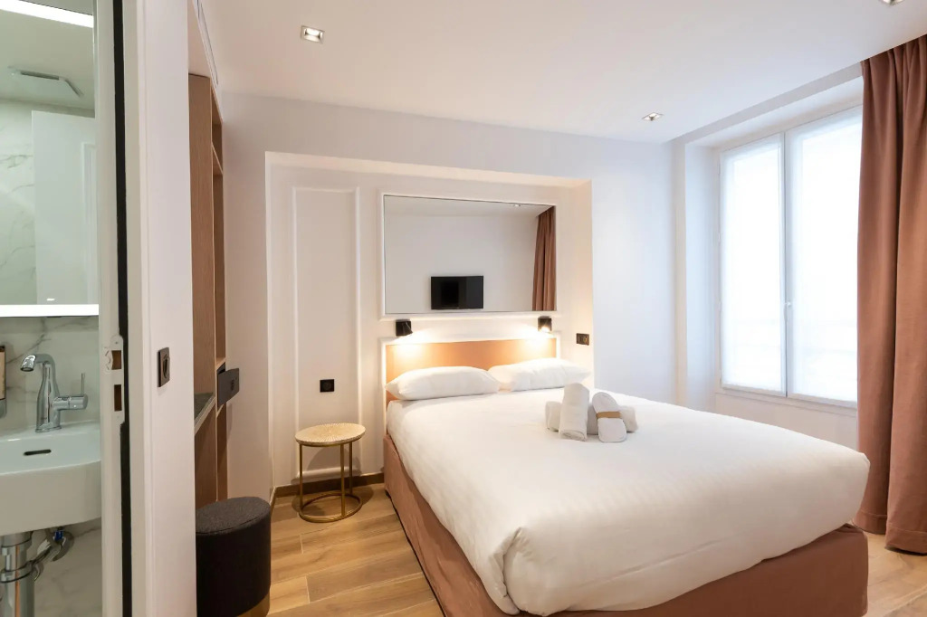 HOTEL AU COEUR DE REPUBLIQUE