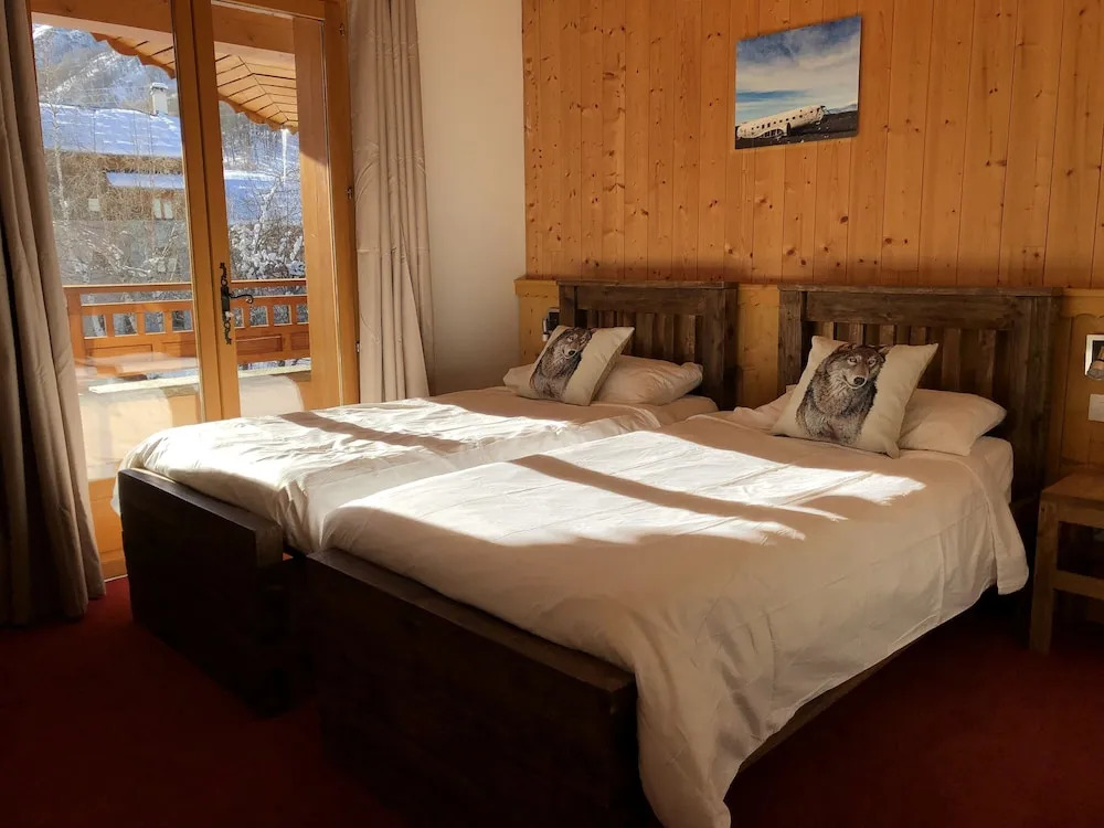Monster Chalets