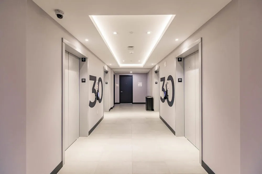 Modern Muse - Luxury Hotel Meets Miami Apartment