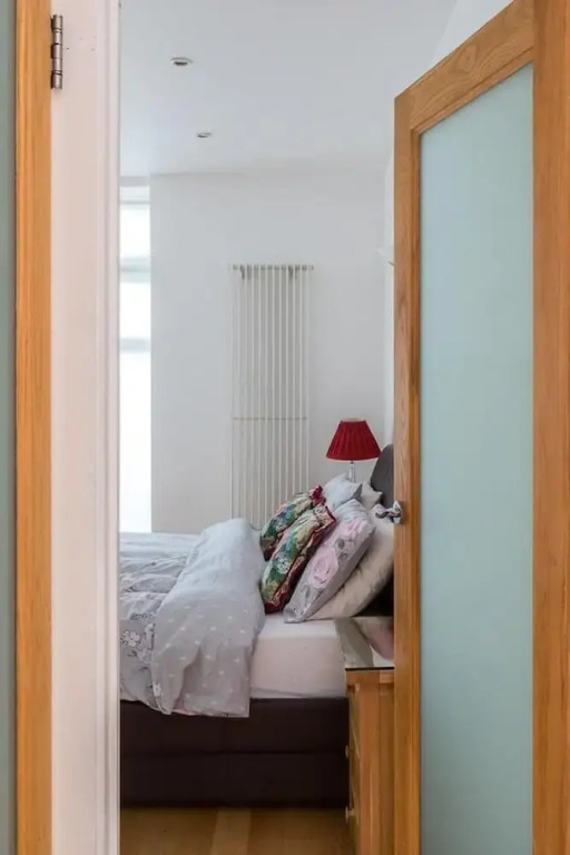 Specious Family Kensington 5-bed House, Sleeps 10