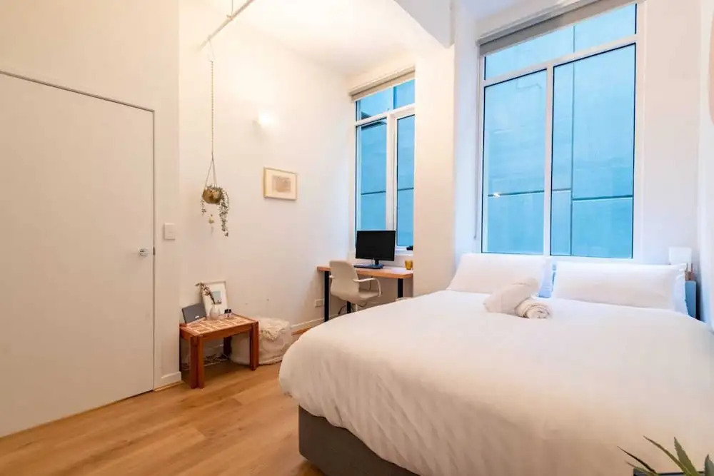 Beautiful 1 Bedroom Apartment Next to Southern Cross Station