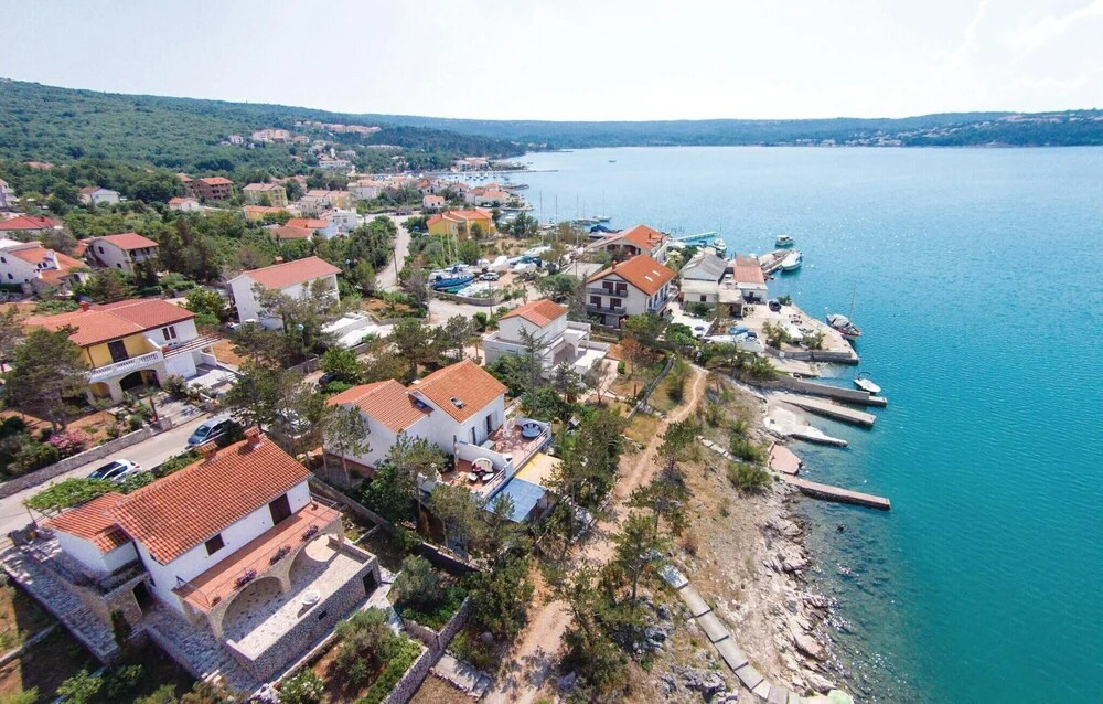 Beautiful Apartment In Klimno With Wifi