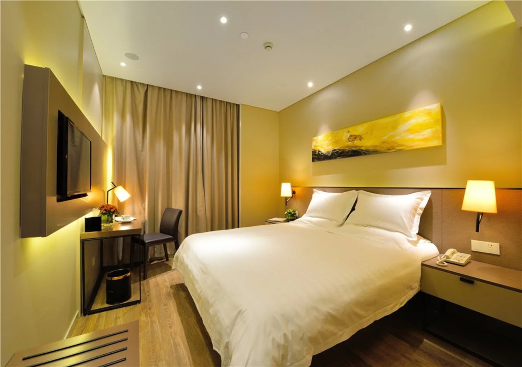 Homeinn Plus Hotel (Shenyang Railway Station East Square Subway Station)
