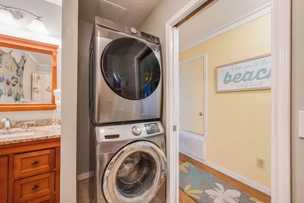Gulf Breeze by Silver Sands Vacation Rentals