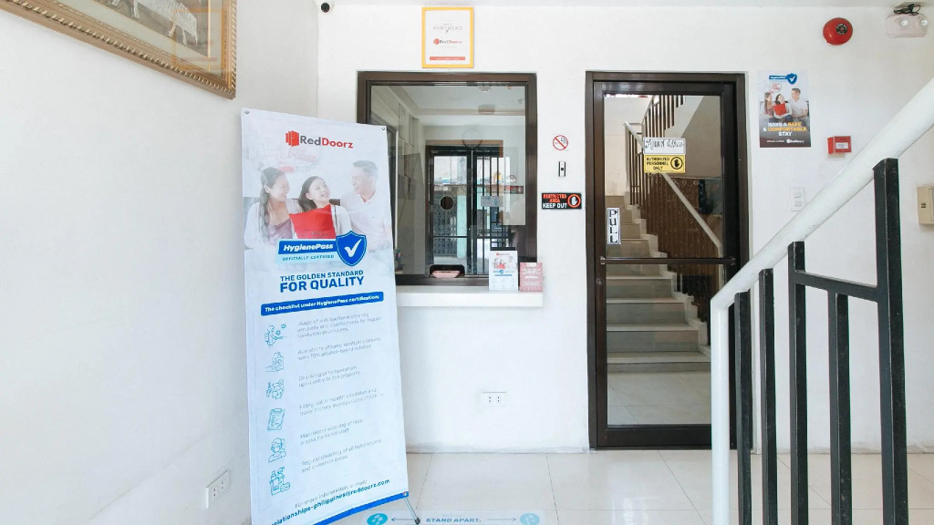 RedDoorz near SM Bicutan