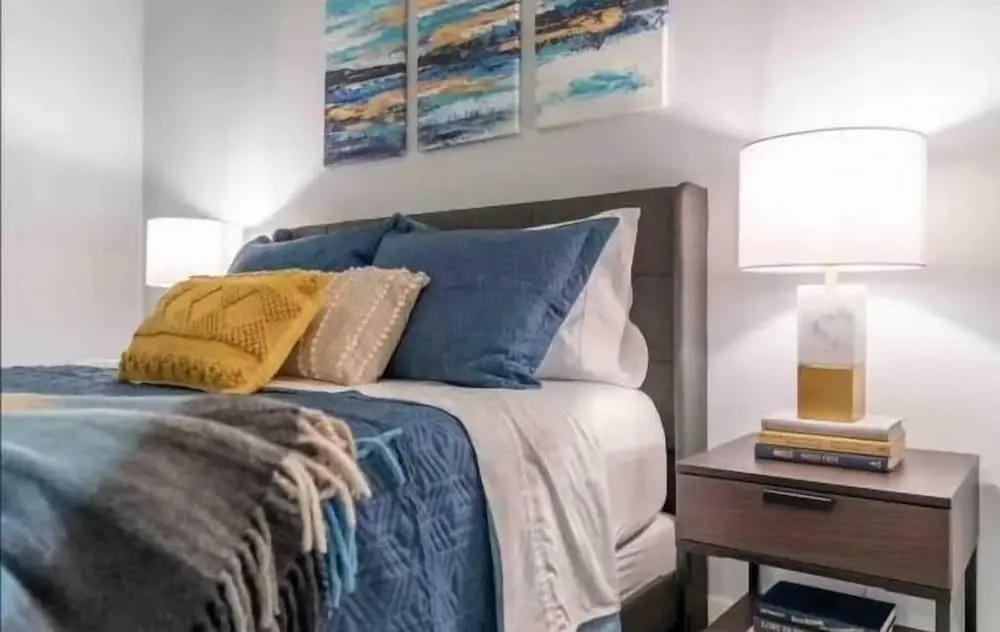 Sophisticated Urban Retreat With Skyline Views 3 Bedroom Home