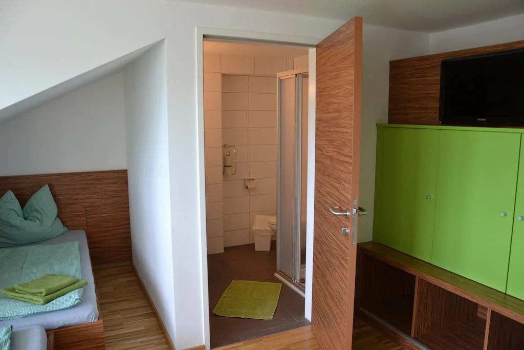Karlingerhaus Hotel Hostel Home