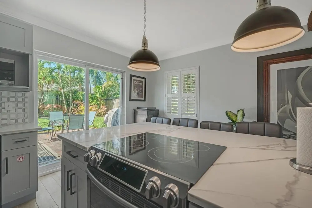 Recently Renovated Paradise W/ Private Pool! Close To Everything! 2 Bedroom Home by RedAwning