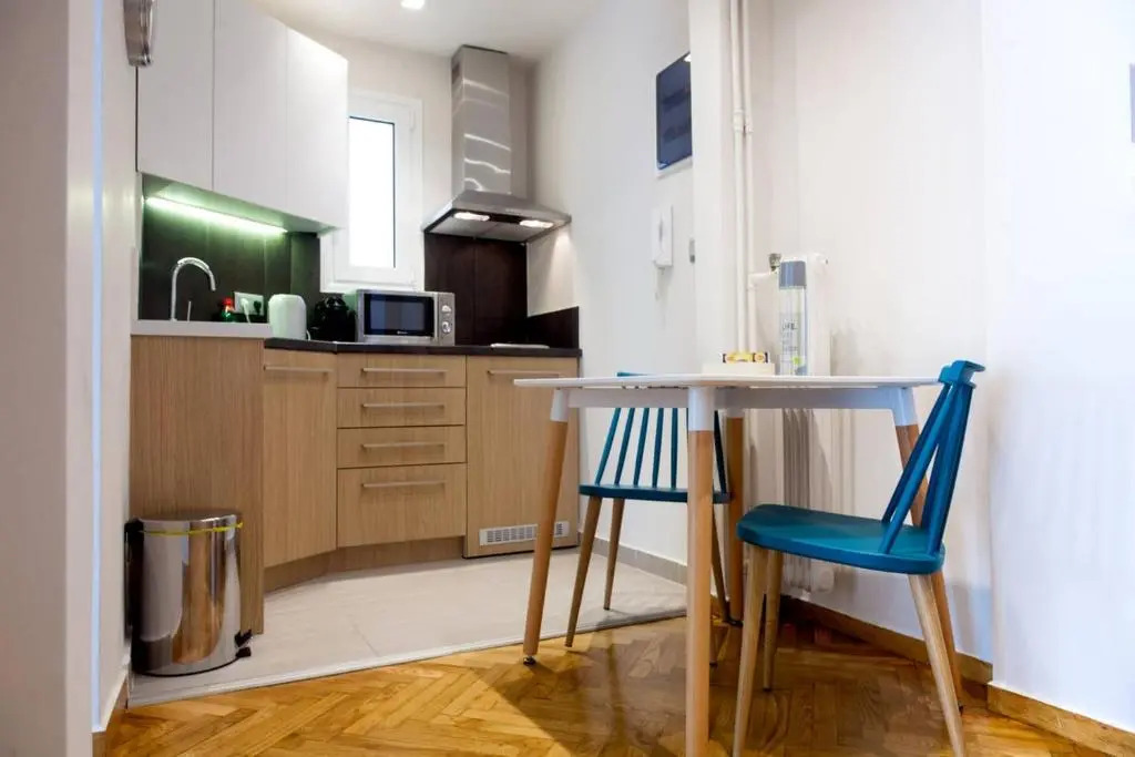 TONI'S Classy Home in Kolonaki, local's Gem