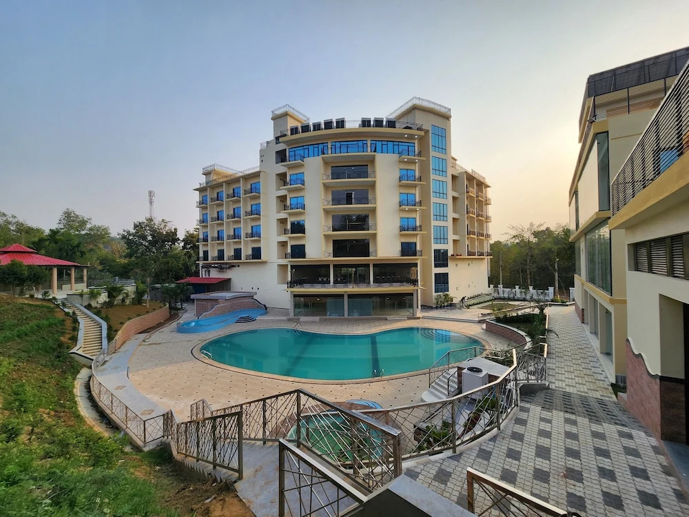 Paragon Hotel & Resort