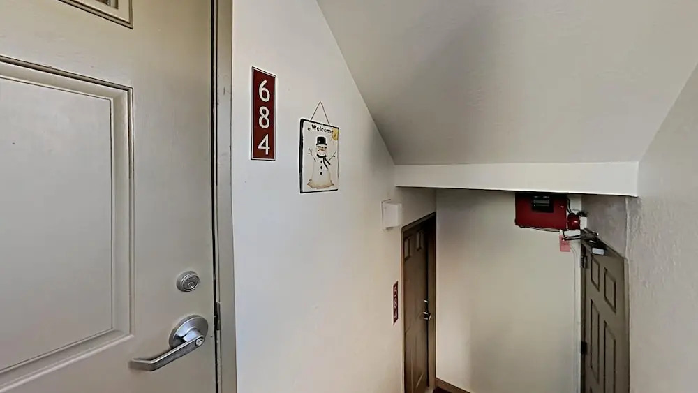 684 4 Bedroom Condo