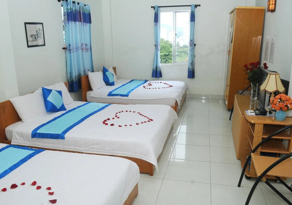 Queen Hotel 2