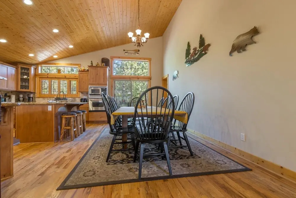 Spacious Mountain Modern Home Sleeps 12 in KB!