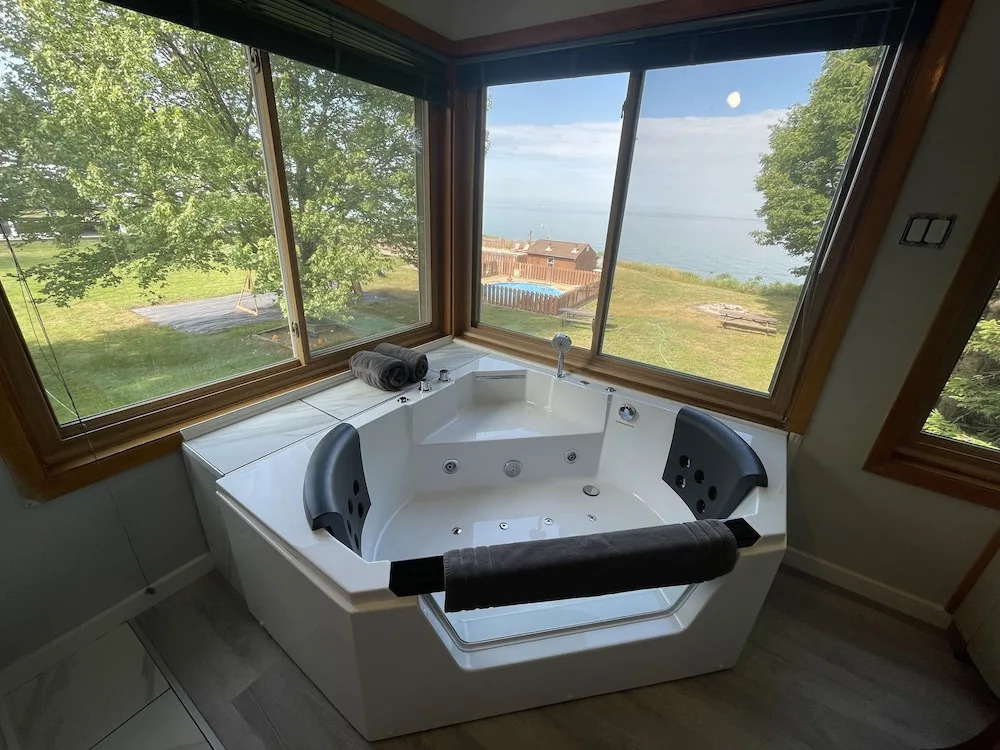Lake Bluff Inn and Suites