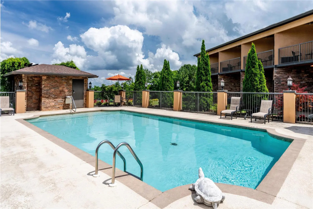 Aiden by Best Western Warm Springs Hotel and Event