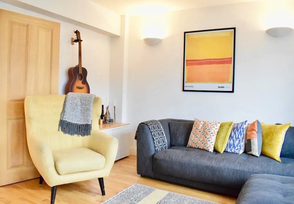 2 Bedroom Flat With Balcony in Homerton