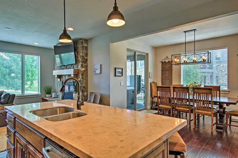 Edgewater Townhome ~ 7 Mi to Snowbasin Resort