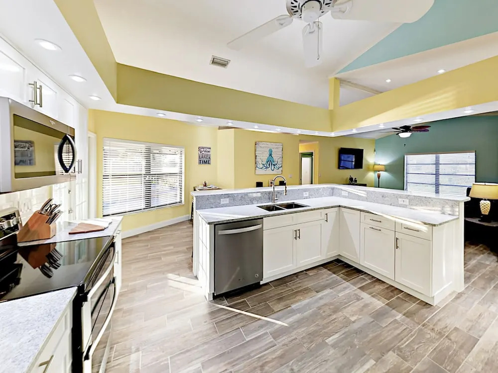 South West 4th - 4 Br Home