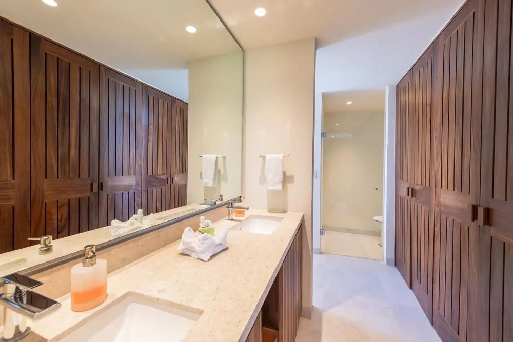 Sunny Vacation Condo 3
