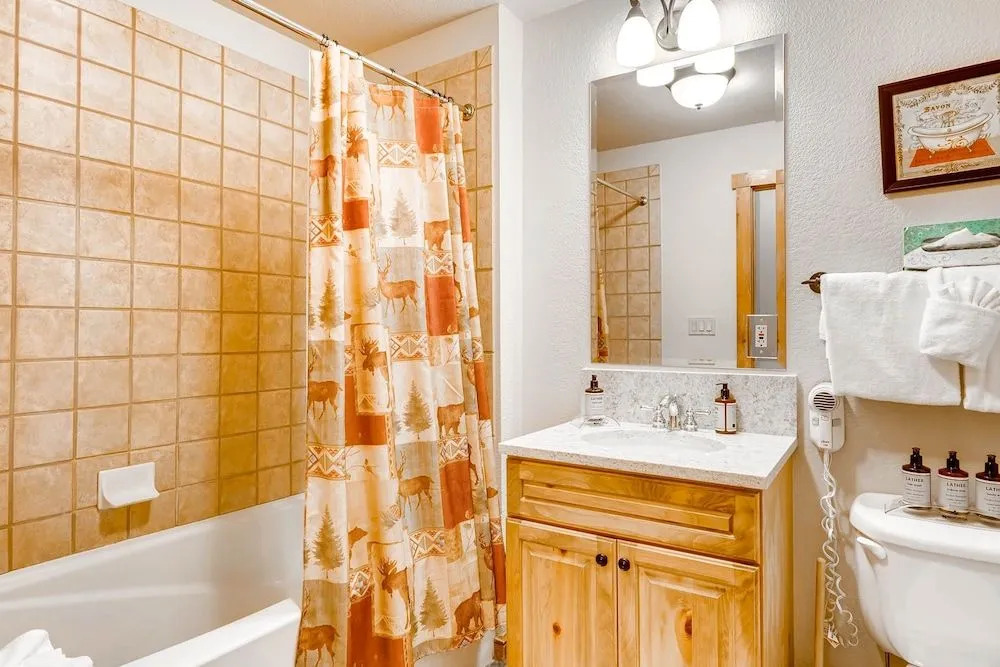 Seasons 1836 - 1 Br Condo