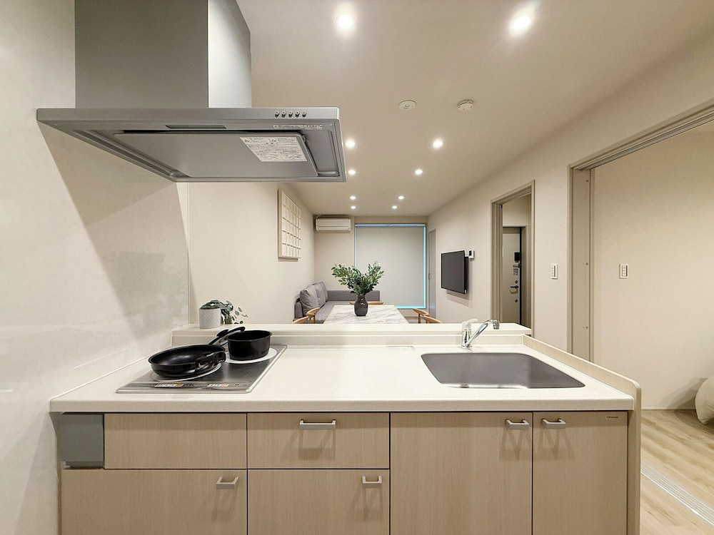THE SAKAI SUITE by b hotel - New Spacious Apartments