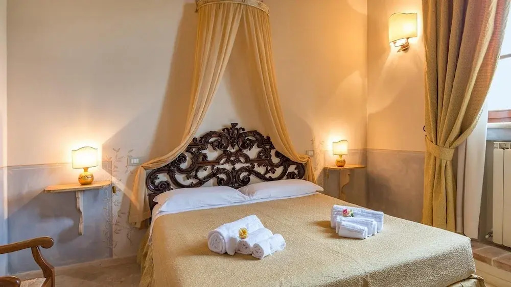 Villa Le Chiarne 22, Emma Villas