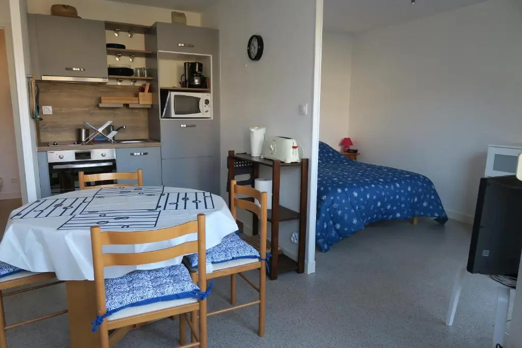 Appartement avec balcon à 20m de la plage de Trestraou à PERROS-GUIREC Ref 853