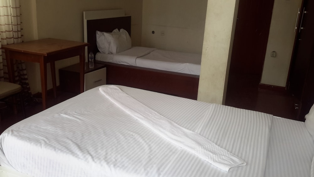 Yomi Hotel