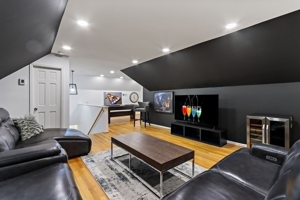 Luxe Cozy Buckhead 4BD 3 5 Private Sleeps 8