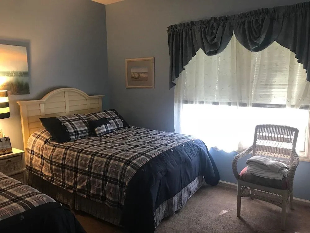 Tidewater Condo 1221-3 by RedAwning