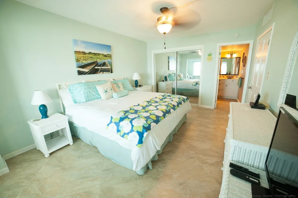 Gorgeous Ocean Views! Welcome to Bella Breeze! BeachFront 2BR 2BA