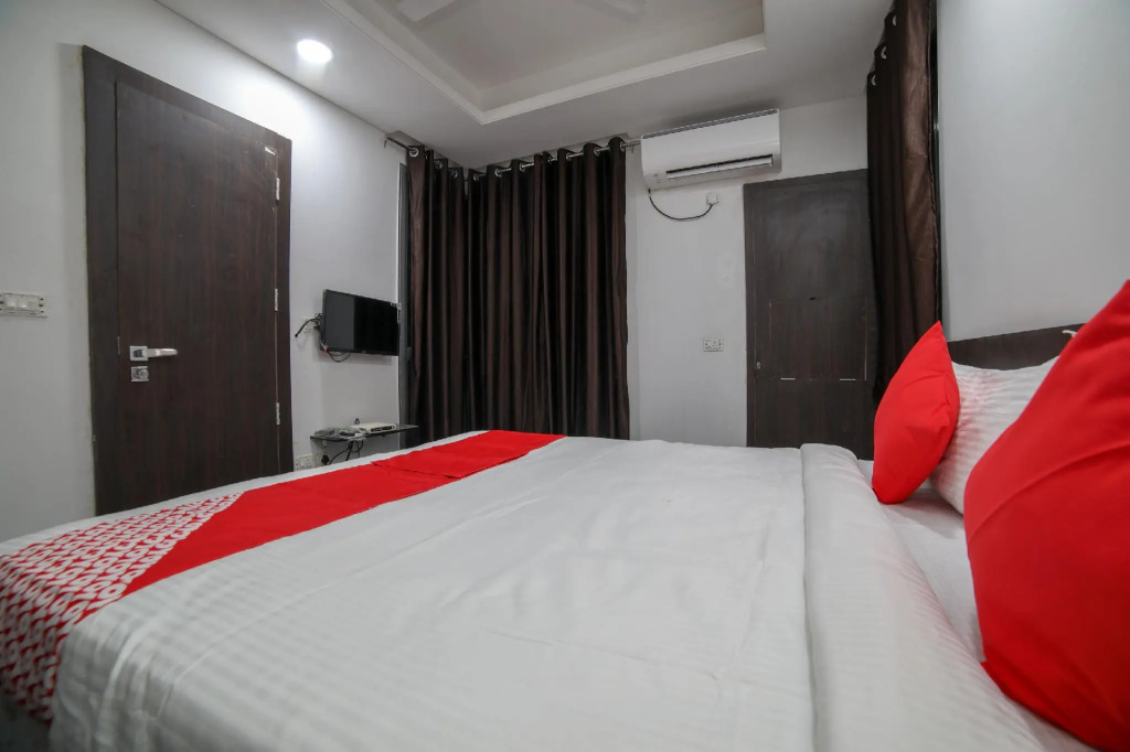 Treebo Silver Apartment
