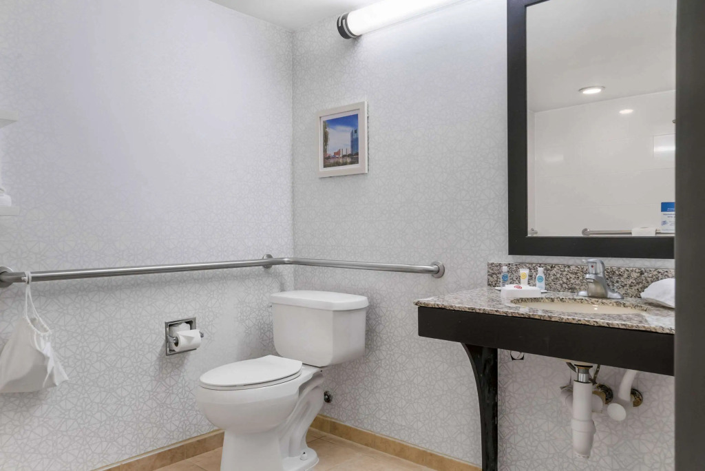 Comfort Inn & Suites Toledo North