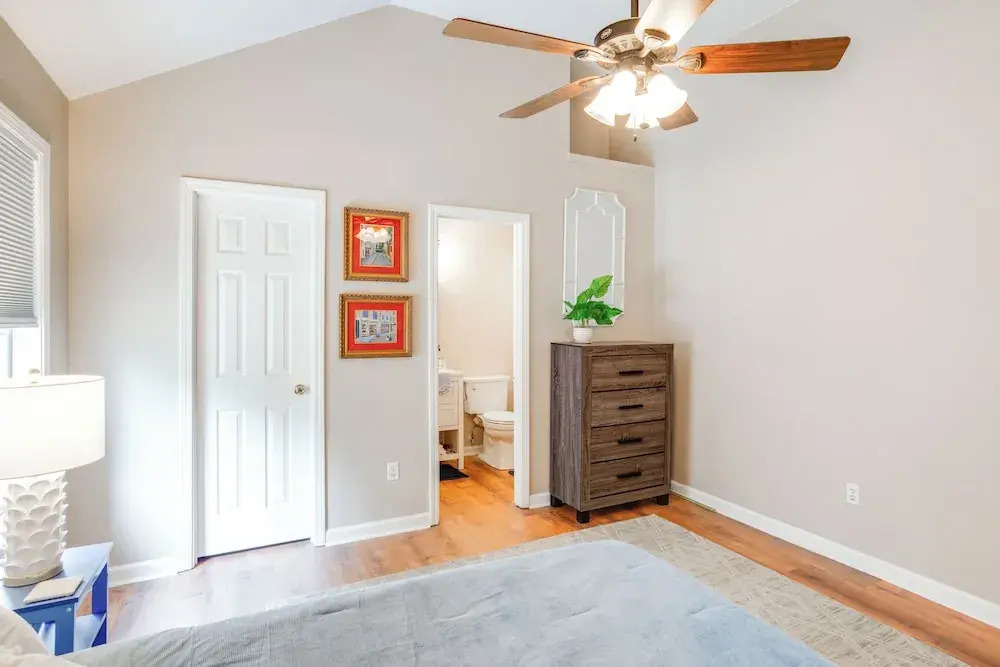 1 Mi to Ole Miss: Pet-friendly Retreat w/ Yard