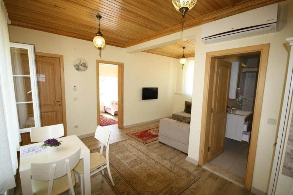 Three Palms Suites