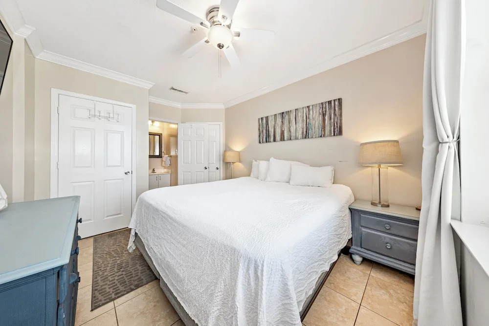 Royal Palms 1303