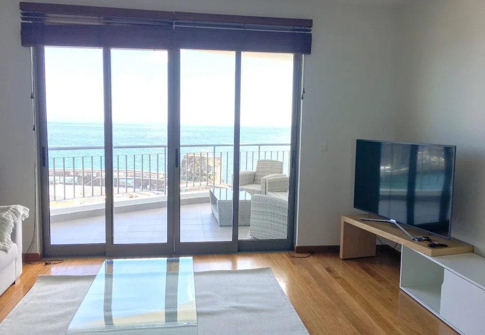 The SeaSide Apartment by MHM