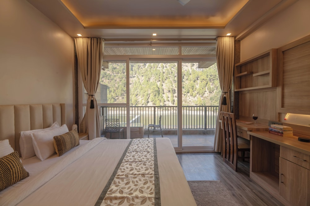 Alaya Stays Lakefront Escape 2BHK Suite