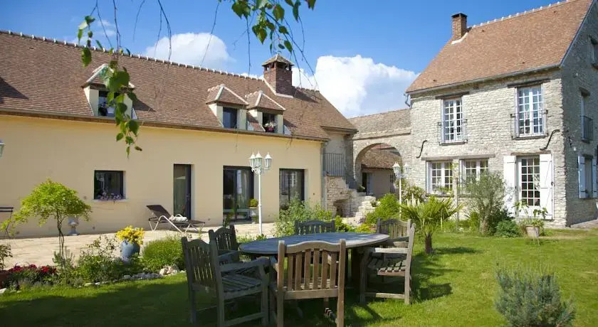 Au Nid De La Houssière